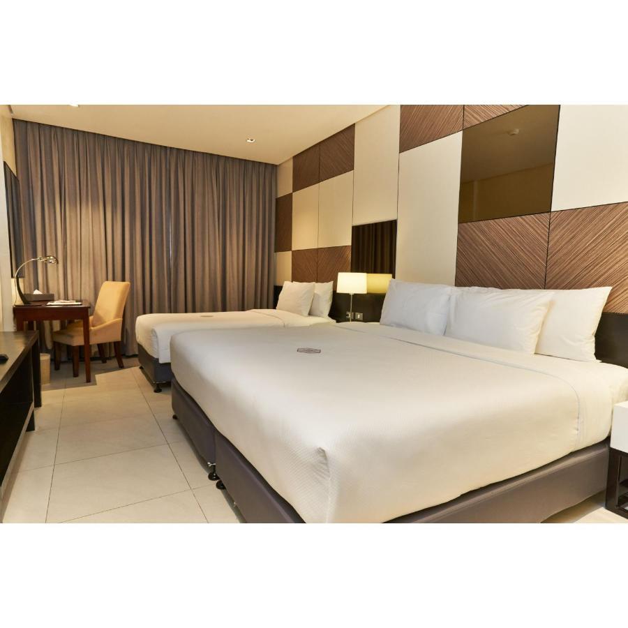 Summit Hotel Tacloban Kültér fotó